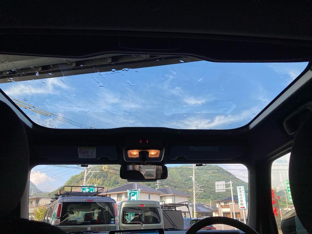 タフト サンドベージュとレイクブルー