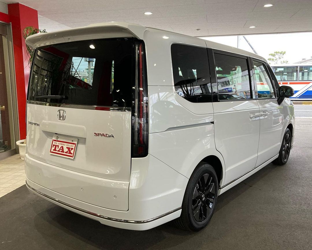 新型ステップワゴン入荷しました🎶