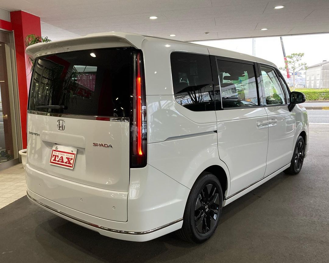 新型ステップワゴン入荷しました🎶