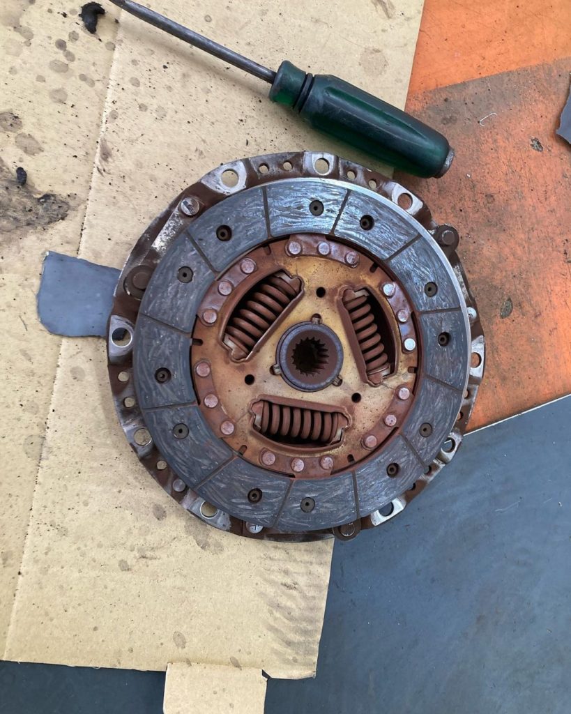 いつも車の紹介ばっかりなので、たまには整備のサービス部門もご紹介🛠