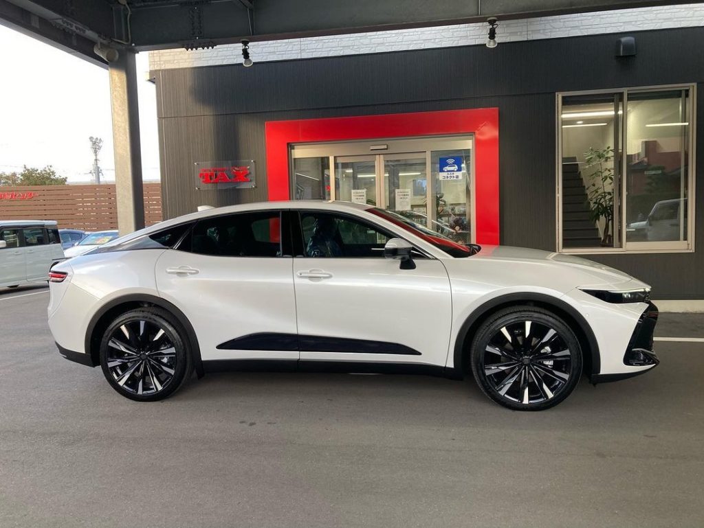 新型クラウン入庫しましたー♪