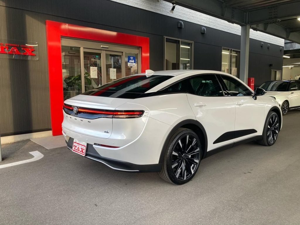 新型クラウン入庫しましたー♪