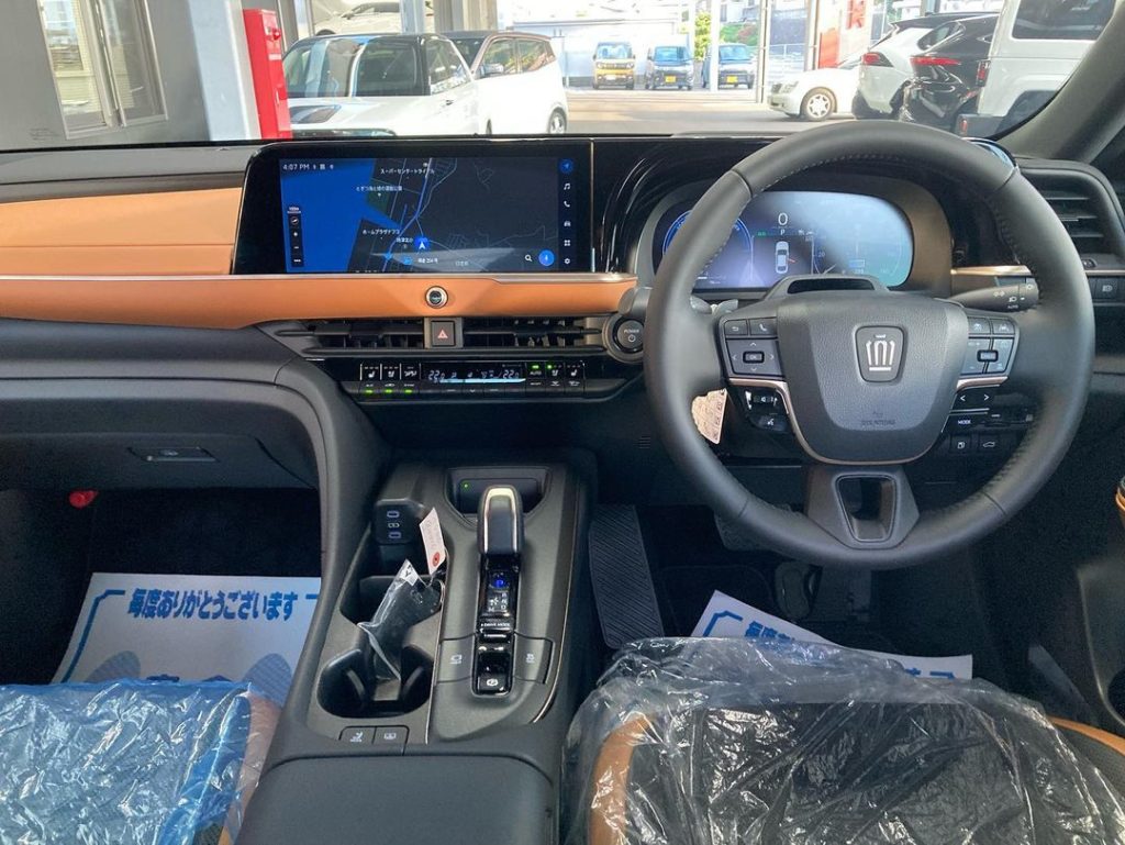 新型クラウン入庫しましたー♪