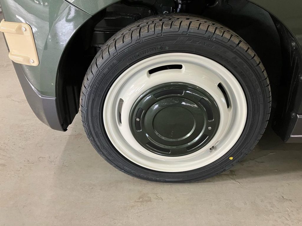 今回は、当社にて新車を発注していただき→そのままダムドノマドを製作させていただきました❗️