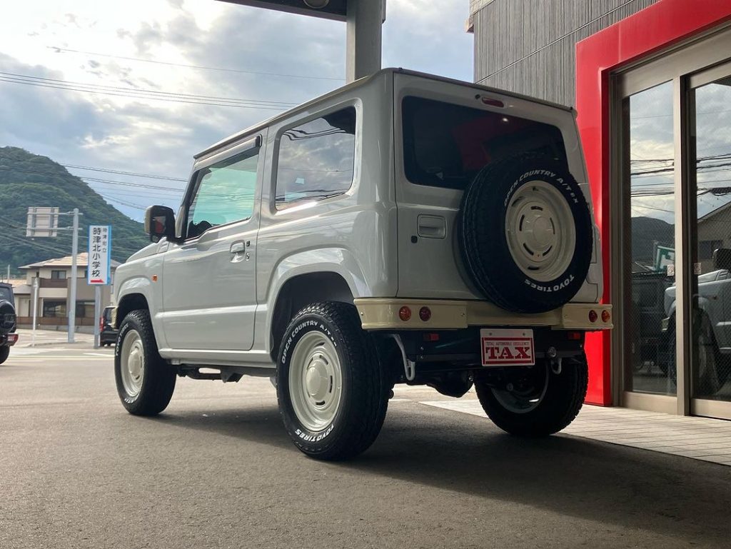 パールホワイトのジムニーでダムド、ザ・ルーツ🤗