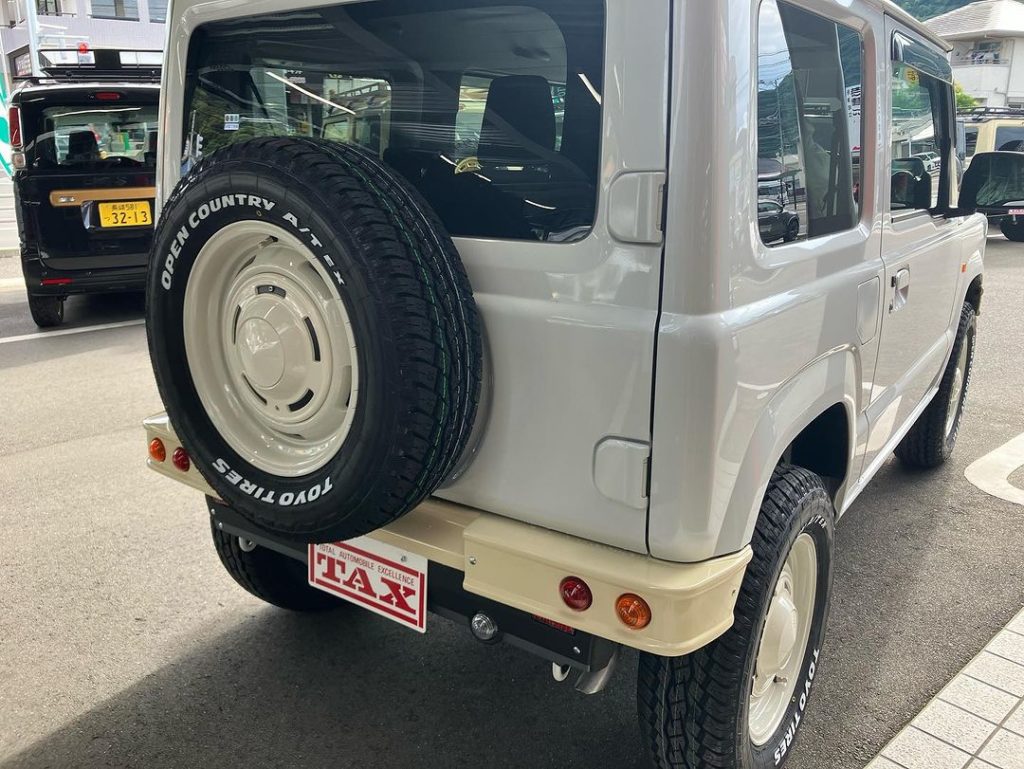 パールホワイトのジムニーでダムド、ザ・ルーツ🤗