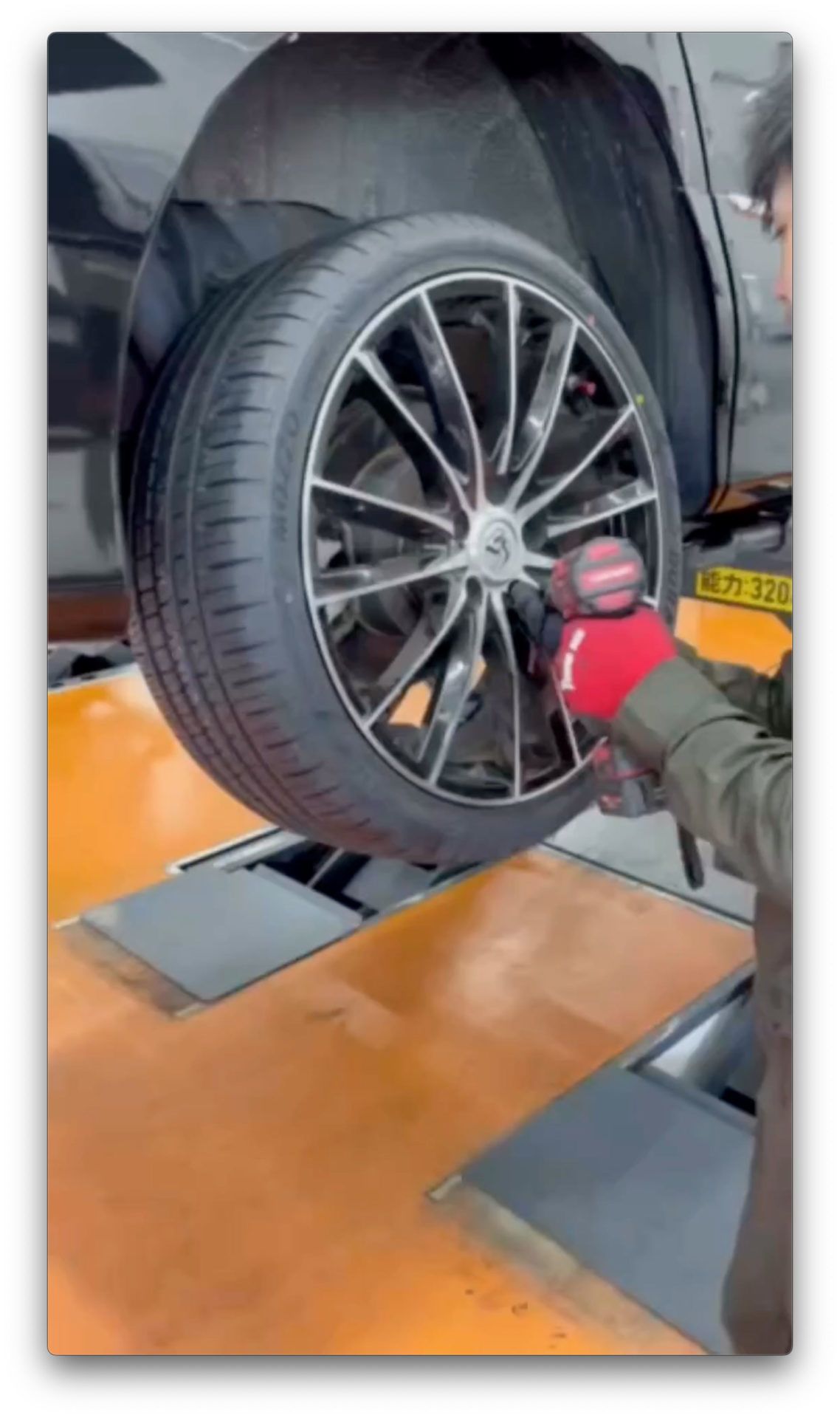 今回はエスティマのタイヤ交換(4本)の様子をご紹介☺️