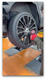 今回はエスティマのタイヤ交換(4本)の様子をご紹介☺️