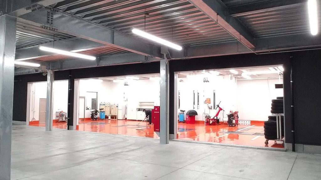 TAX長崎本店。 長崎車輌センターのサービス工場です❗️